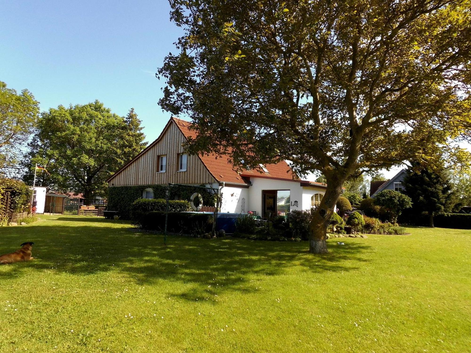 Bungalow Und Ferienwohnung Auf Ruegen Kluis Exterior foto